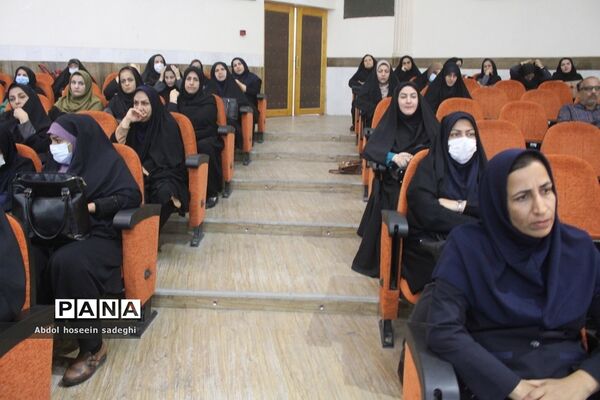 جلسه دانش‌افزایی معاونین و مربیان پرورشی ، مشاوران و مدیران مدارس دولتی و غیردولتی  شهرستان بوشهر