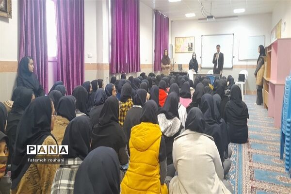 برگزاری کارگاه آمادگی کنکور ویژه پایه دهم شهرستان خلیل‌آباد