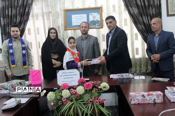 تقدیر از برگزیدگان جشنواره‌ها و پویش‌های سازمان دانش‌آموزی در گلوگاه