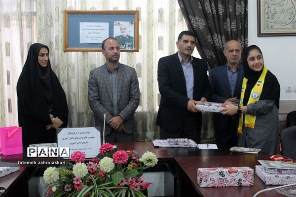 تقدیر از برگزیدگان جشنواره‌ها و پویش‌های سازمان دانش‌آموزی در گلوگاه