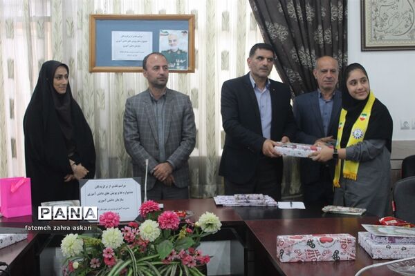 تقدیر از برگزیدگان جشنواره‌ها و پویش‌های سازمان دانش‌آموزی در گلوگاه