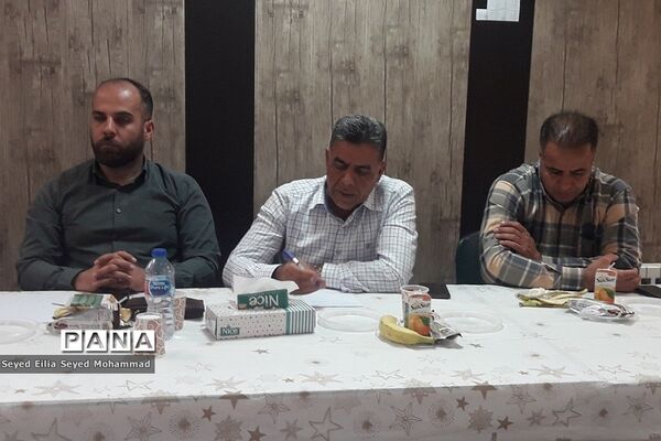 برگزاری جلسه هم‌اندیشی انجمن کتابخانه‌های عمومی به‌مناسبت هفته کتاب در قیامدشت