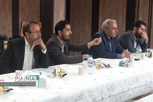 برگزاری جلسه هم‌اندیشی انجمن کتابخانه‌های عمومی به‌مناسبت هفته کتاب در قیامدشت