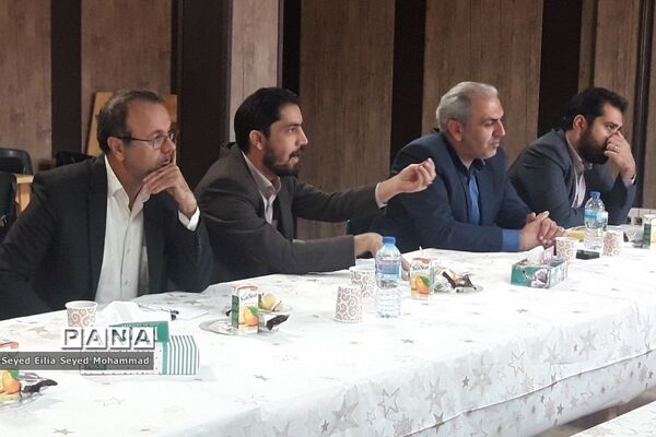 برگزاری جلسه هم‌اندیشی انجمن کتابخانه‌های عمومی به‌مناسبت هفته کتاب در قیامدشت