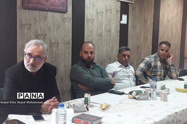 برگزاری جلسه هم‌اندیشی انجمن کتابخانه‌های عمومی به‌مناسبت هفته کتاب در قیامدشت