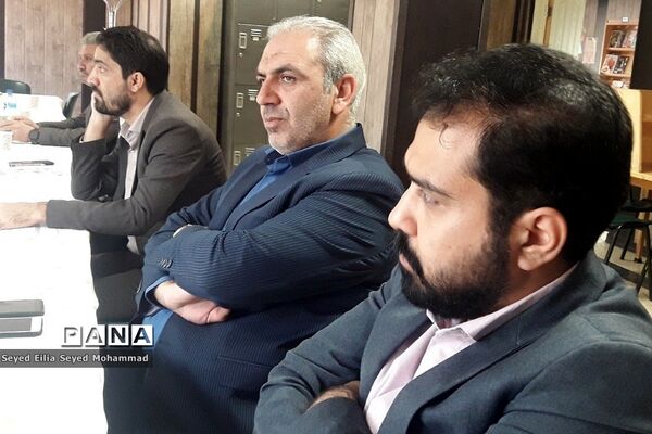 برگزاری جلسه هم‌اندیشی انجمن کتابخانه‌های عمومی به‌مناسبت هفته کتاب در قیامدشت