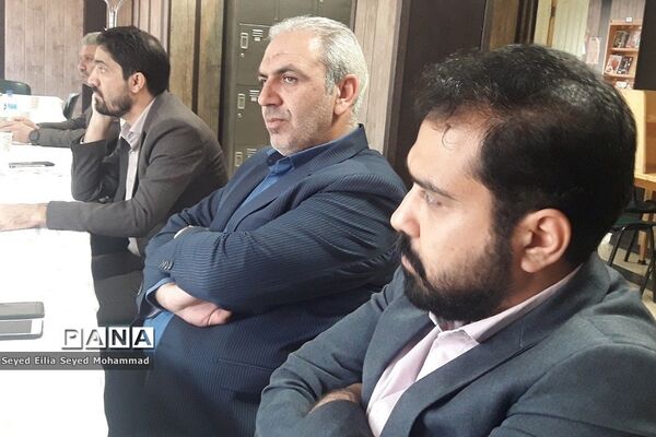 برگزاری جلسه هم‌اندیشی انجمن کتابخانه‌های عمومی به‌مناسبت هفته کتاب در قیامدشت