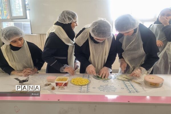 بازدید مسئولان متوسطه استان خراسان رضوی و شهرستان کاشمر از دبیرستان حضرت زینب(س)