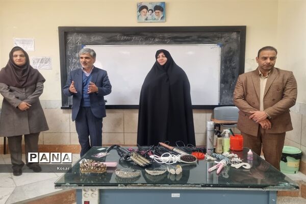 بازدید مسئولان متوسطه استان خراسان رضوی و شهرستان کاشمر از دبیرستان حضرت زینب(س)