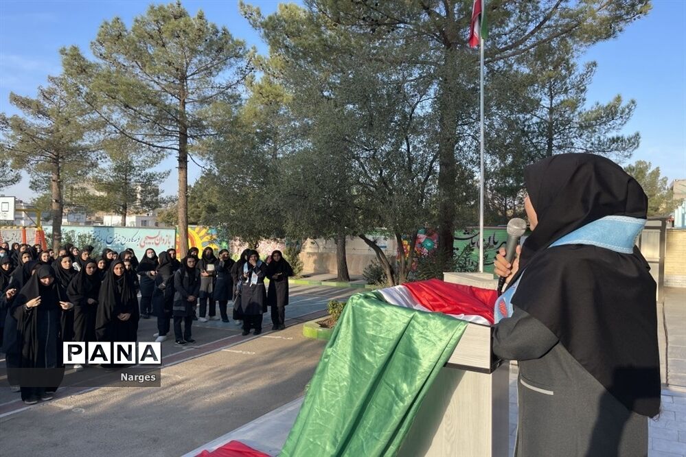 گرامیداشت روز دانش آموز در دبیرستان شاهد مطهره