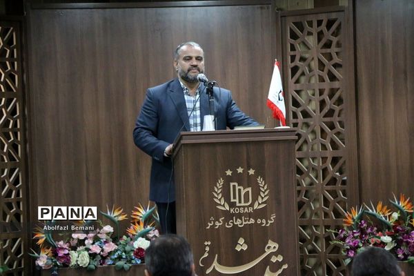 رونمایی از کتاب «اولین برف» در قم