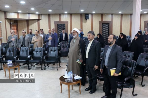 رونمایی از کتاب «اولین برف» در قم