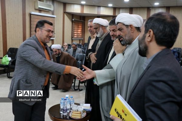 رونمایی از کتاب «اولین برف» در قم