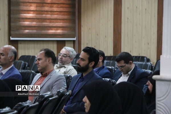 رونمایی از کتاب «اولین برف» در قم