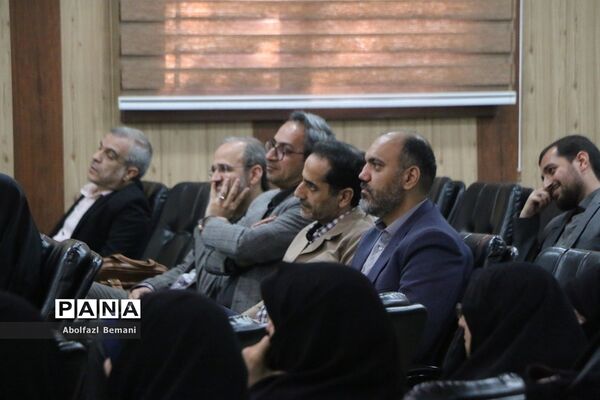 رونمایی از کتاب «اولین برف» در قم