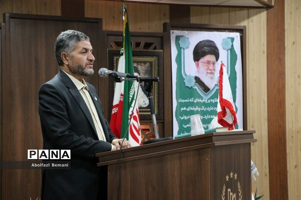 رونمایی از کتاب «اولین برف» در قم