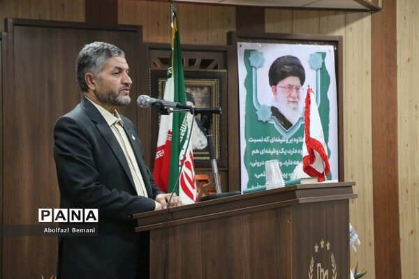 رونمایی از کتاب «اولین برف» در قم