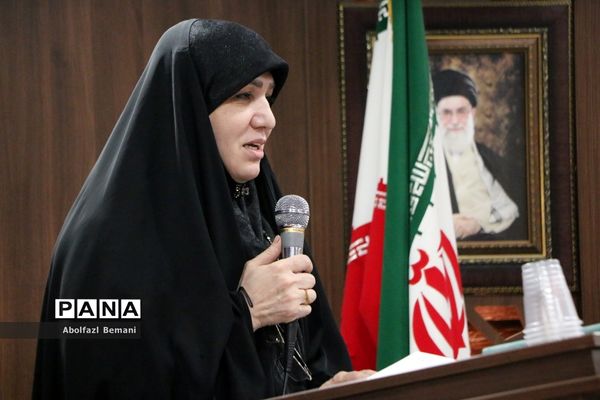 رونمایی از کتاب «اولین برف» در قم