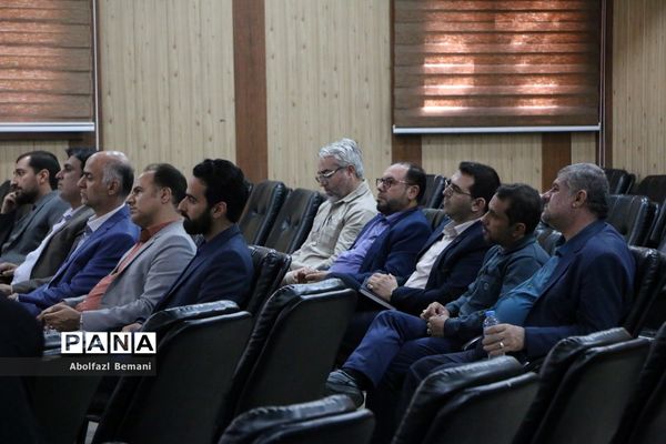 رونمایی از کتاب «اولین برف» در قم