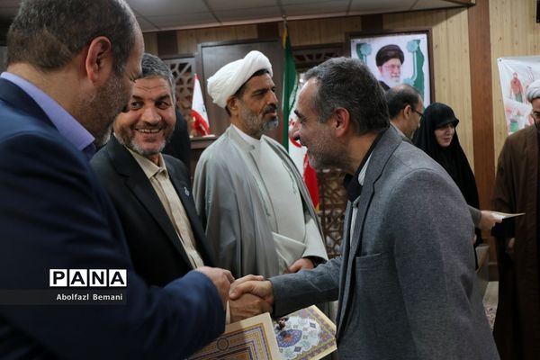 رونمایی از کتاب «اولین برف» در قم