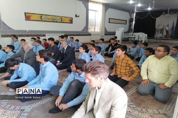 برگزاری طرح صد ثانیه در دبیرستان شهید بهشتی دوره اول