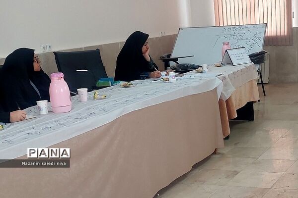 برگزاری کارگاه آموزشی درس فارسی پایه اول ابتدایی در آموزش و پرورش رودهن