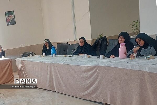 برگزاری کارگاه آموزشی درس فارسی پایه اول ابتدایی در آموزش و پرورش رودهن
