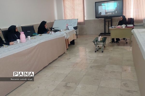 برگزاری کارگاه آموزشی درس فارسی پایه اول ابتدایی در آموزش و پرورش رودهن