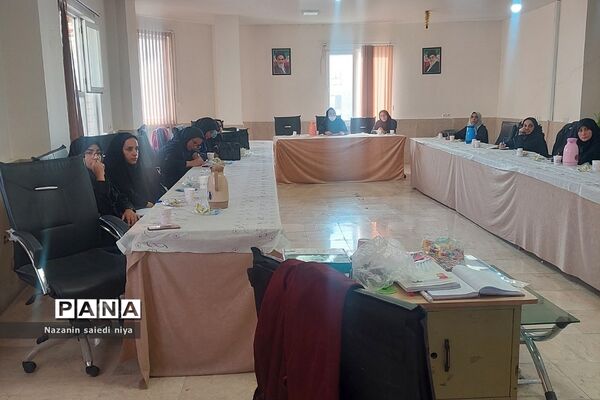 برگزاری کارگاه آموزشی درس فارسی پایه اول ابتدایی در آموزش و پرورش رودهن