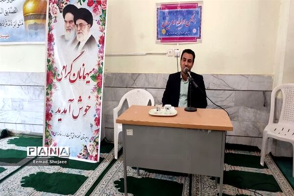 جلسه انجمن اولیا و مربیان دانش‌آموزان دبیرستان نمونه آیت الله خامنه‌ای کاشمر