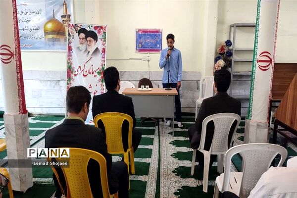 جلسه انجمن اولیا و مربیان دانش‌آموزان دبیرستان نمونه آیت الله خامنه‌ای کاشمر