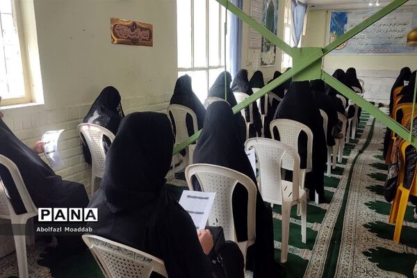 جلسه انجمن اولیا و مربیان دانش‌آموزان دبیرستان نمونه آیت الله خامنه‌ای کاشمر