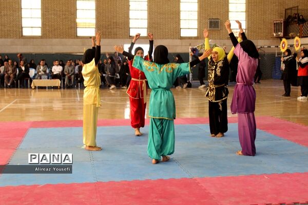 آیین افتتاحیه مسابقات ورزشی مدارس ناحیه یک قم