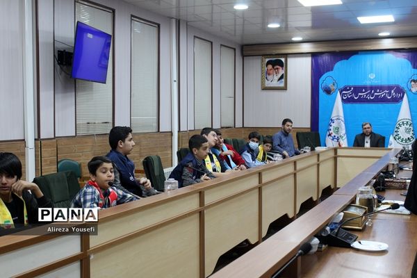 نشست صمیمی فرمانده انتظامی قم با اعضای سازمان دانش‌آموزی