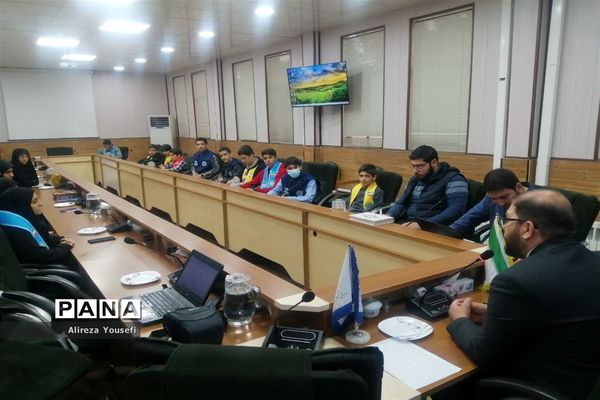 نشست صمیمی فرمانده انتظامی قم با اعضای سازمان دانش‌آموزی