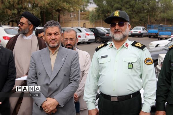 استقبال اعضای سازمان دانش‌آموزی قم از فرمانده انتظامی استان