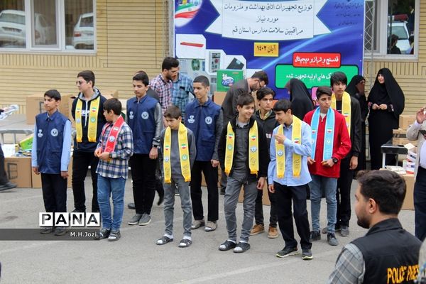 استقبال اعضای سازمان دانش‌آموزی قم از فرمانده انتظامی استان