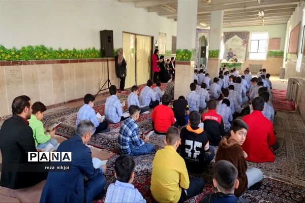 مراسم زیارت عاشورا دانش‌آموزی در دبیرستان آیت الله هاشمی رفسنجانی ناحیه یک بهارستان