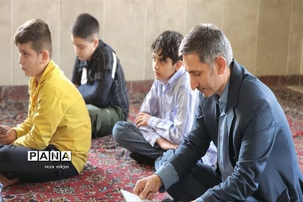 مراسم زیارت عاشورا دانش‌آموزی در دبیرستان آیت الله هاشمی رفسنجانی ناحیه یک بهارستان