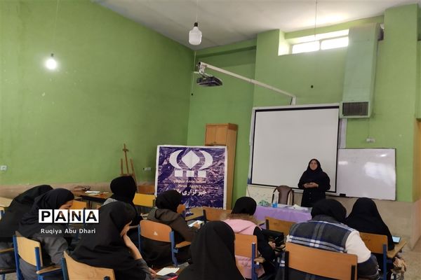 دومین کارگاه آموزشی خبرنویسی ویژه دانش‌آموز خبرنگاران دختر در کانون شهدای فرهنگی ملارد