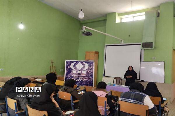 دومین کارگاه آموزشی خبرنویسی ویژه دانش‌آموز خبرنگاران دختر در کانون شهدای فرهنگی ملارد