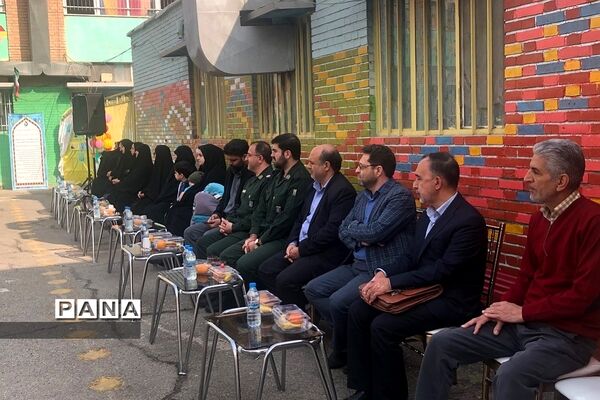رونمایی از طرح هر مدرسه یک شهید، در دبستان شهید ناصری ناحیه دو ری