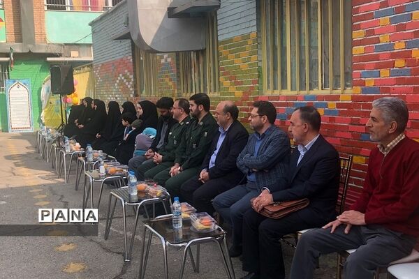 رونمایی از طرح هر مدرسه یک شهید، در دبستان شهید ناصری ناحیه دو ری
