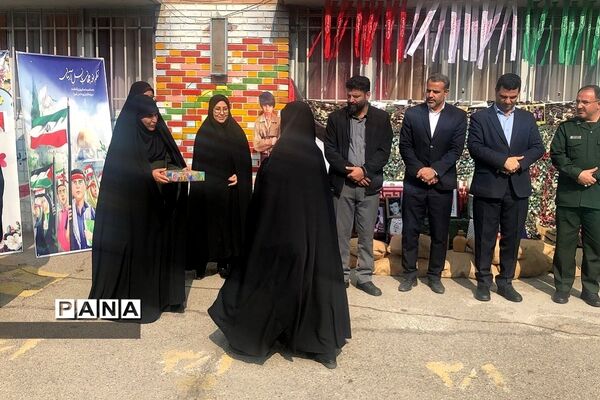 رونمایی از طرح هر مدرسه یک شهید، در دبستان شهید ناصری ناحیه دو ری