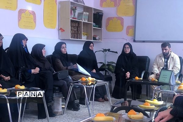 جلسه حلقه صالحین در دبستان شهید ناصری ناحیه دو ری