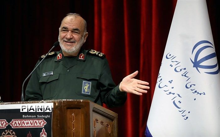 جوانان ایرانی برای غلبه بر قدرت‌های بزرگ ذهن خود را به کار می‌گیرند