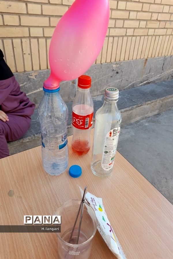 گرامیداشت  روز آزمایشگاه در دبیرستان دخترانه گلستان شهرستان مانه و سملقان