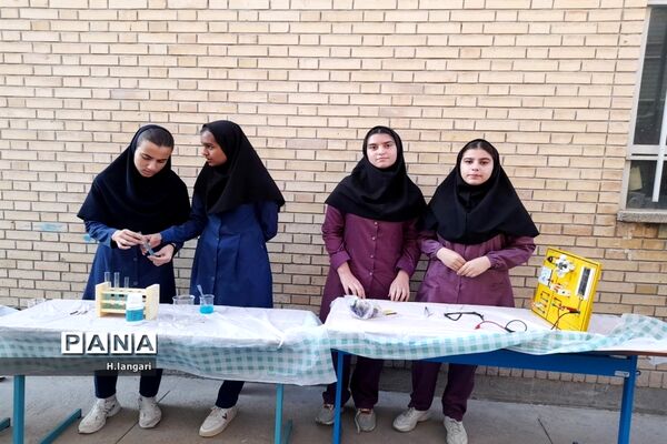 گرامیداشت  روز آزمایشگاه در دبیرستان دخترانه گلستان شهرستان مانه و سملقان