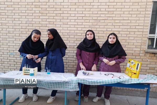 گرامیداشت  روز آزمایشگاه در دبیرستان دخترانه گلستان شهرستان مانه و سملقان