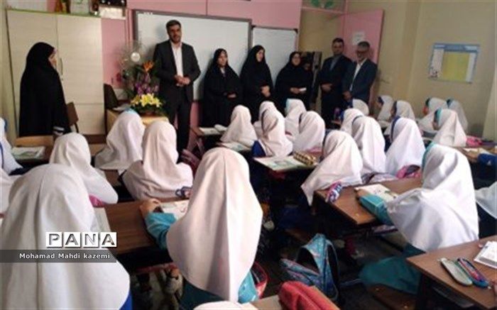 شهدا نقش موثری در روشنگری و بصیرت جامعه دارند